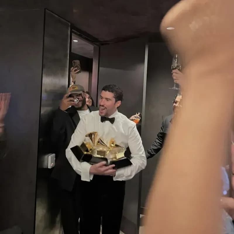 Trump chỉ trích Grammy, dọa kiện MC vì trò đùa về Epstein