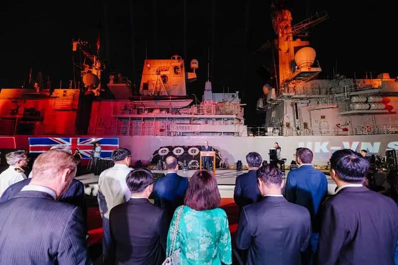  Tàu Hải quân Hoàng gia Anh đến thăm Thành phố Hồ Chí Minh