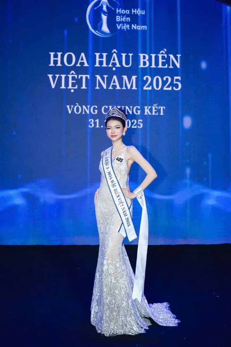 Á hậu 3 Ngô Bảo Trân: Nhan sắc đằm thắm tại Hoa hậu Biển Việt Nam 2025