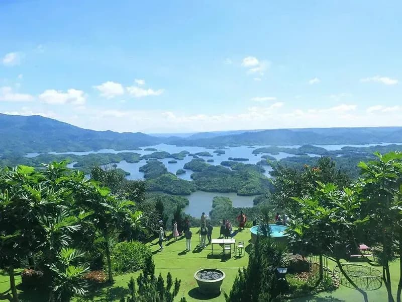 Việt Nam: Hồ Tà Đùng - Khoảng lặng yên bình giữa cao nguyên nắng gió