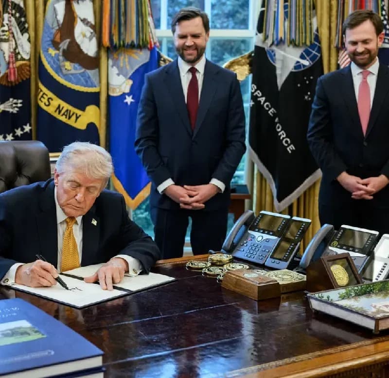 Bộ Tài chính: Chữ ký ông Trump sắp xuất hiện trên tiền USD giấy