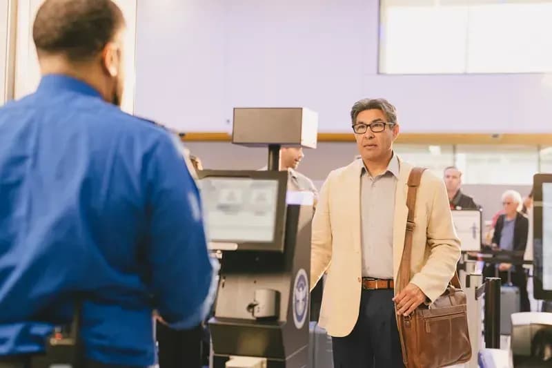 DHS: Nhân viên TSA có thể nhận lương sớm nhất từ ngày 30/3