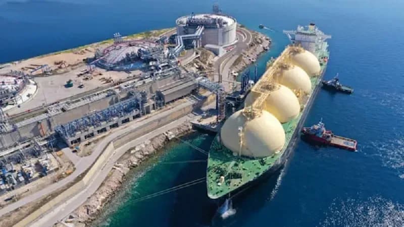 IEA giải phóng 400 triệu thùng dầu để hạ nhiệt giá năng lượng toàn cầu