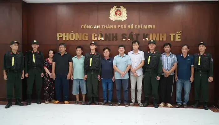 TP. HCM triệt phá đường dây bán xăng RON A95 giả quy mô lớn