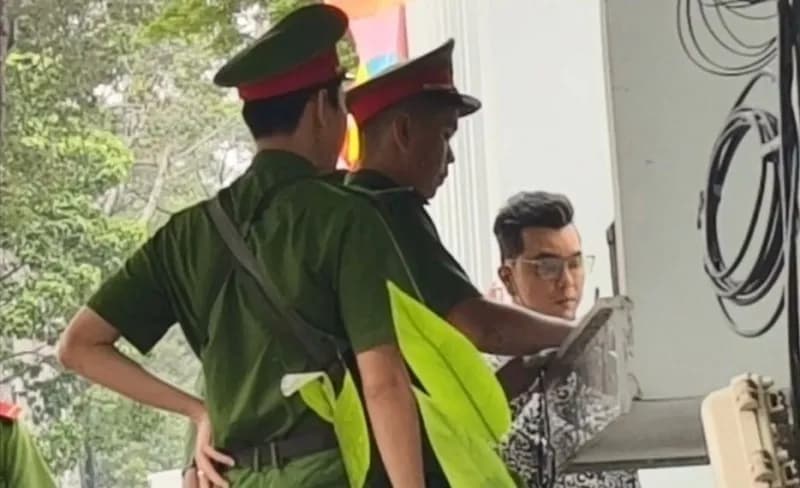 Công an TP. HCM cảnh báo ca sĩ lợi dụng danh tiếng quảng cáo cờ bạc