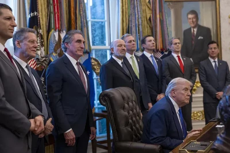 Trump đảo ngược quyết định đòi tăng thuế quan toàn cầu lên 15%