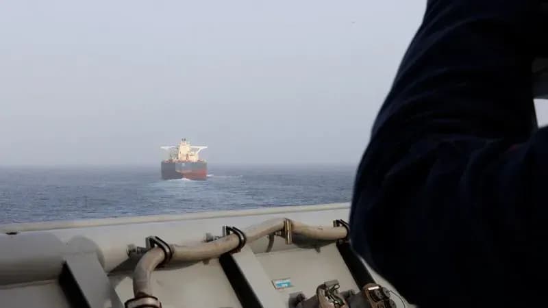 Hoa Kỳ xác nhận không kích mục tiêu Iran gần eo biển Hormuz