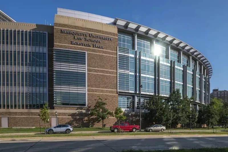 Đa số công dân muốn SCOTUS hạn chế quyền áp thuế của Tổng thống?