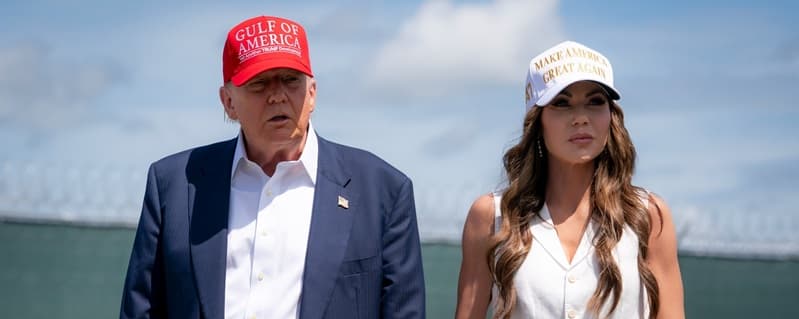 Bộ trưởng An ninh Nội địa bị sa thải sau loạt tranh cãi 