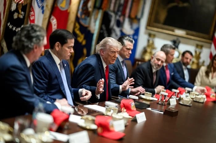 Ông Trump tuyên bố dỡ bỏ lệnh phong tỏa hàng hải đối với Iran