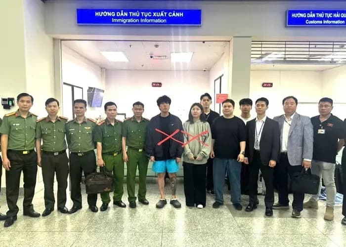 Vietnam Hands Over Two Interpol Red Notice Fugitives to South Korea