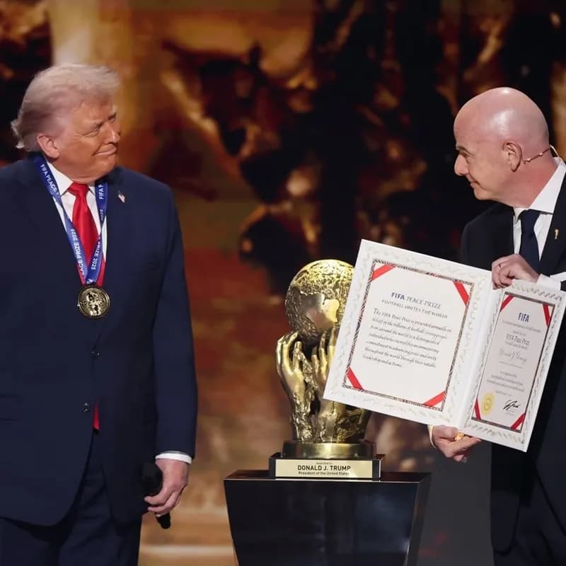 Tổng thống Trump nhận Giải hòa bình FIFA tại lễ bốc thăm World Cup 2026