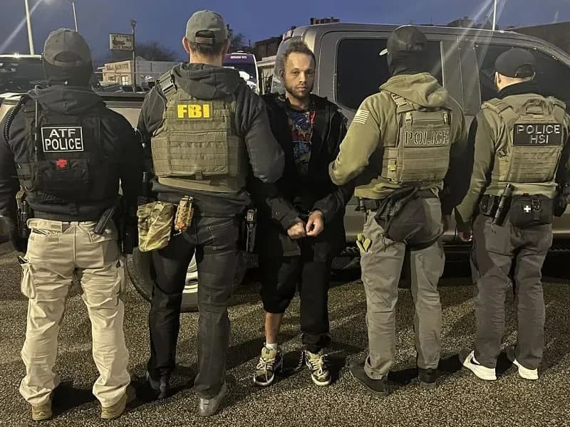 Chính quyền ông Donald Trump thúc đẩy người nhập cư “tự trục xuất”