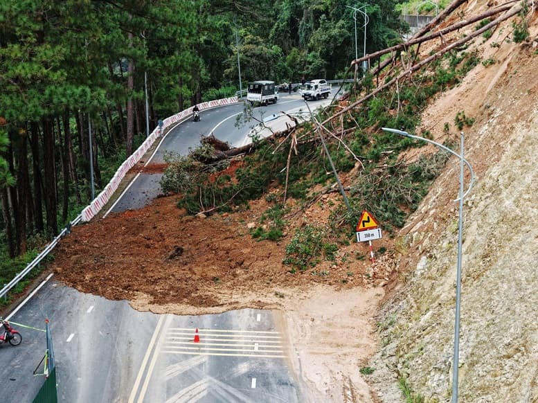Lâm Đồng tiếp tục ngập lụt, sạt lở sau đêm mưa lớn